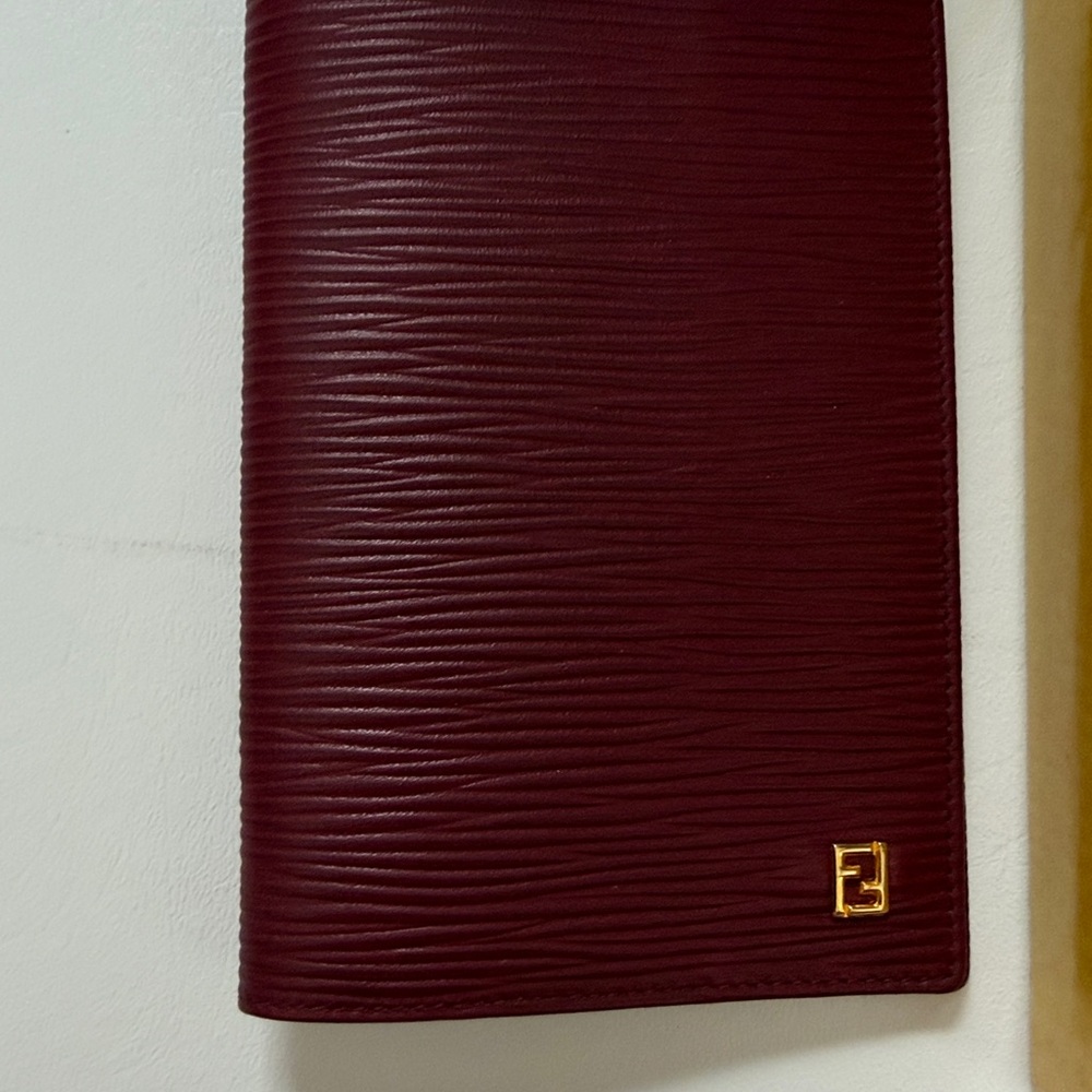 NEW! - FENDI Logo Passport Cover - Picture 2 of 12